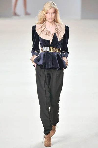 Look 18